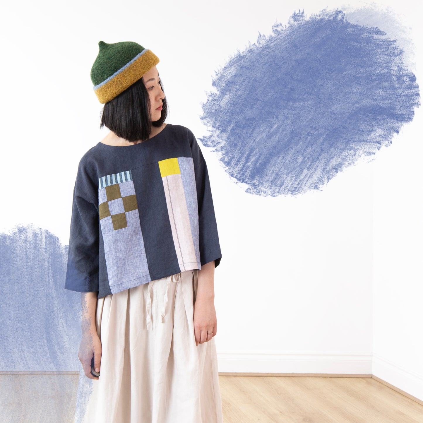 Red patterned edge blue top woollen hat