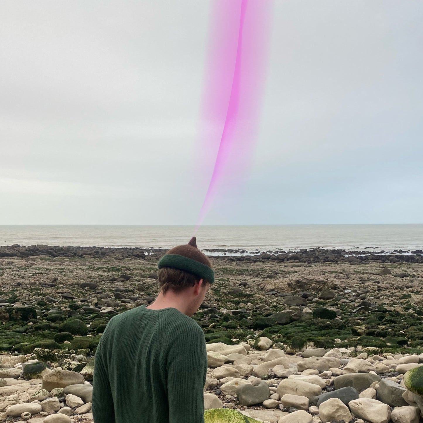 Red patterned edge blue top woollen hat